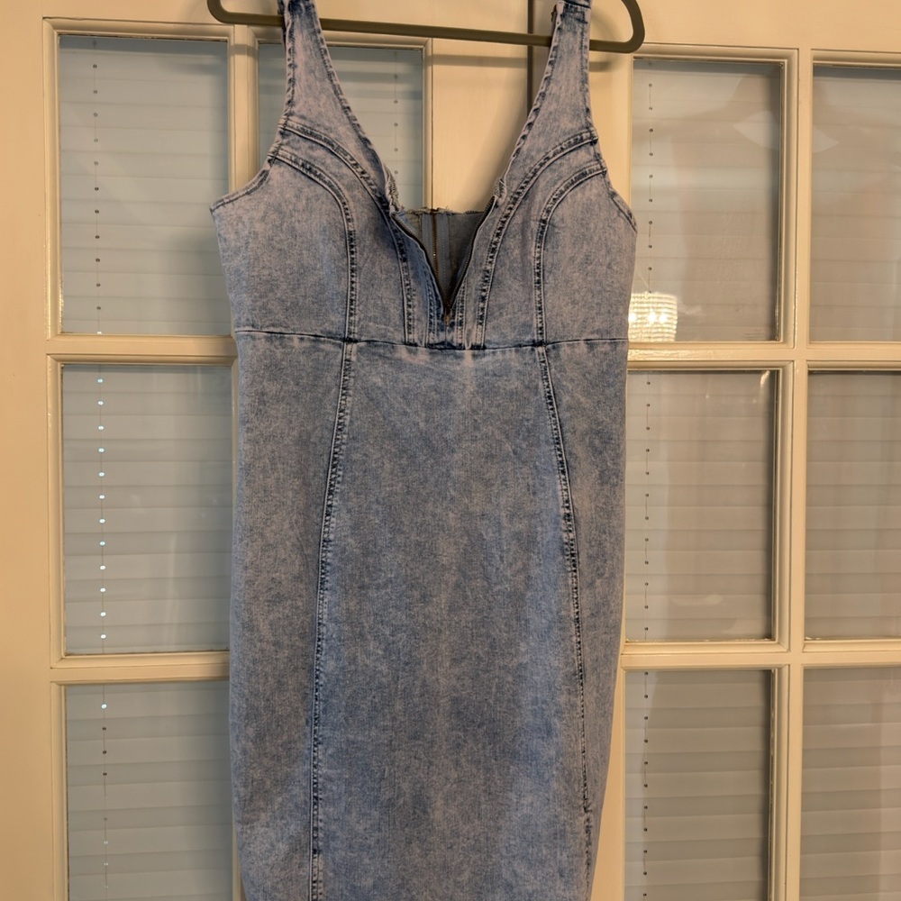 Super cute Blue Denim Midi Dress - Picture 2 of 8